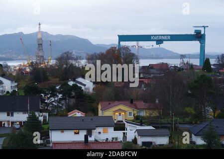 Equinor Njord Oil Platform 6407/10 presso il cantiere Kvaerner di Leirvik, Stord, Vestland, Norvegia / Norge Foto Stock