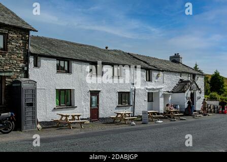 Il pub Kirkstone Pass Inn in estate Lake District Cumbria Inghilterra Regno Unito GB Gran Bretagna Foto Stock