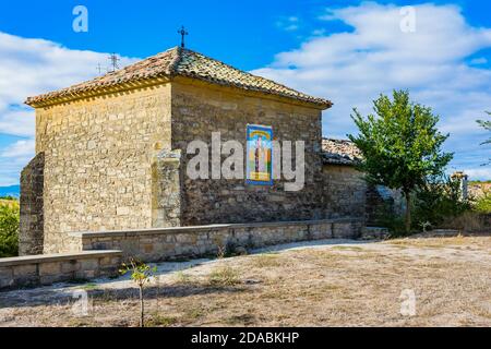 Nel comune di Bargota si trova l'eremo della Virgen del Poyo, incastonato tra Torres del Río e Viana, la cui primitiva traccia sembra opera di Foto Stock