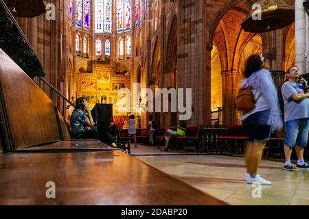 Coro e, sullo sfondo, l'altare maggiore. La Cattedrale gotica di León, chiamata anche Casa della luce o Pulchra Leonina. Modo francese, Via di San J Foto Stock