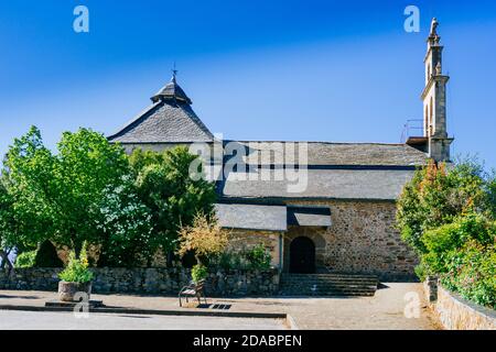 Chiesa di San Esteban. Columbrianos è una città appartenente al comune di Ponferrada. Prima di arrivare al centro urbano, si trova la chiesa di Foto Stock