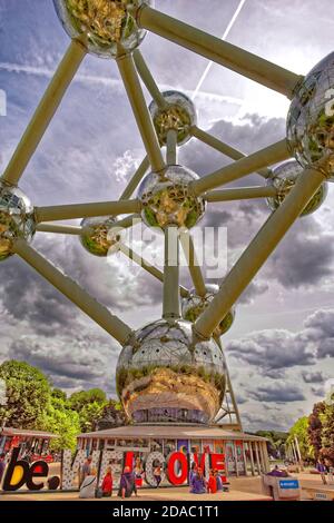 Atomium di Bruxelles, eretto per il 1958 Bruxelles Fiera Mondiale, Belgio. Foto Stock