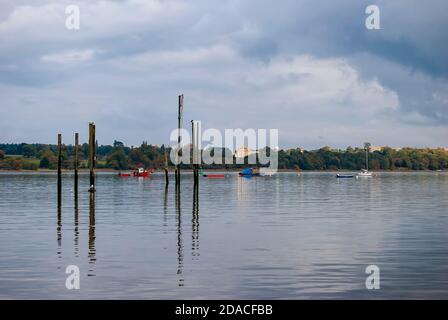 Barche sul fiume Orwell a Suffolk, Regno Unito Foto Stock