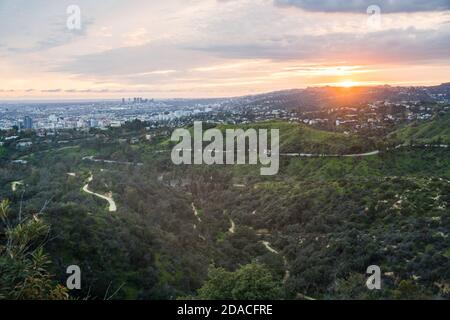 Splendido tramonto su Los Angeles e sulle colline di Hollywood Osservatorio Griffith Foto Stock