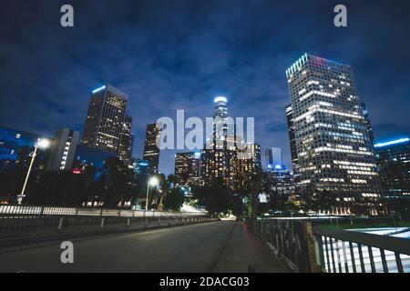 Vista sul centro di Los Angeles in serata, California Foto Stock