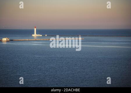 Una vista al nuovo faro di Vorontsov nel porto del Mar Nero di Odessa, Ucraina. Foto Stock
