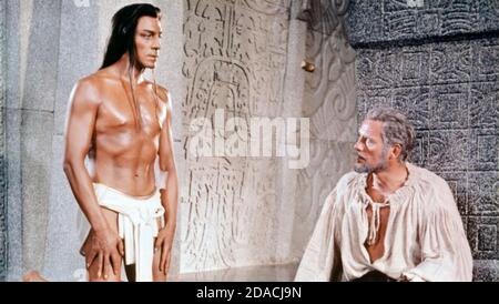 LA CACCIA REALE DEL FILM SUN 1969 Rank Organization Con Robert Shaw come Pizzaro a destra e Christopher Plummer Come Atahualpa Foto Stock