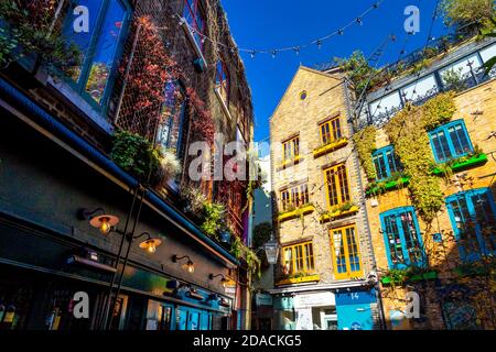 Case colorate di Neal's Yard a Covent Garden, Londra, Regno Unito Foto Stock