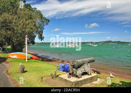 Lungomare spiaggia, Russell, Baia delle Isole, regione di Northland, Isola del nord, Nuova Zelanda Foto Stock