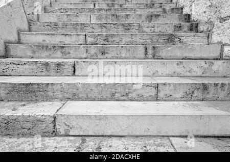 Scala in pietra. Scala grigia in pietra o mattoni Foto Stock