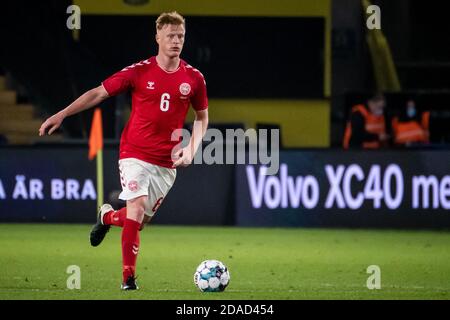 Broendby, Danimarca. 11 Nov 2020. Jens Joensson (6) della Danimarca ha visto nel match internazionale di amicizia tra la Danimarca e la Svezia sul Broendby Stadion di Broendby. (Photo Credit: Gonzales Photo/Alamy Live News Foto Stock