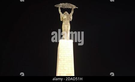 BUDAPEST, UNGHERIA - MAGGIO, 25, 2019: Vista ravvicinata della statua liberty sulla collina di gellert a budapest, ungheria Foto Stock