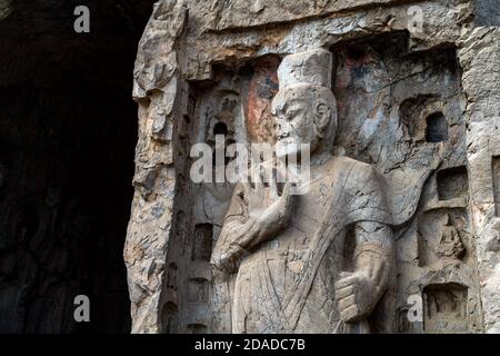 Le Grotte di Longmen con le figure del Buddha iniziano con la dinastia dei Wei del Nord nel 493 d.C. È una delle quattro grotte più importanti della Cina. Foto Stock