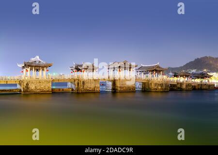 Il Ponte di Guangji è un antico ponte che attraversa il fiume Han a Chaozhou, provincia di Guangdong, Cina. Una reliquia culturale chiave sotto la protezione nazionale Foto Stock