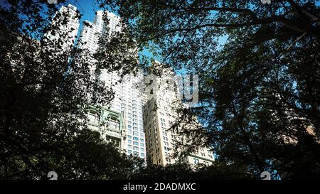Architettura di Manhattan. Vista dal Churchyard di St Pauls. Foto Stock