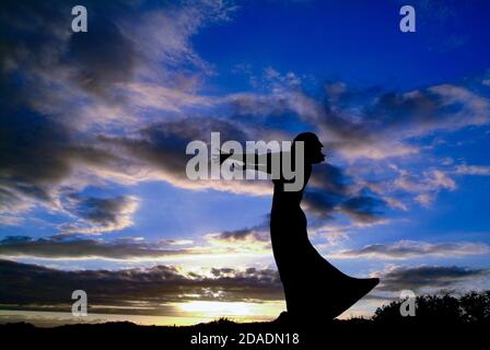 Attesa sulla statua della Shore a Rosses Point Co. Sligo, Irlanda Foto Stock