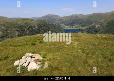 La cima cairn di High Hartsop Dodd Fell, Kirkstone pass, Lake District National Park, Cumbria, Inghilterra, Gran Bretagna High Hartsop Dodd Fell è uno dei 214 Foto Stock