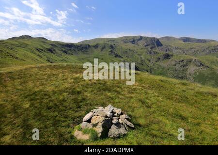 La cima cairn di High Hartsop Dodd Fell, Kirkstone pass, Lake District National Park, Cumbria, Inghilterra, Gran Bretagna High Hartsop Dodd Fell è uno dei 214 Foto Stock