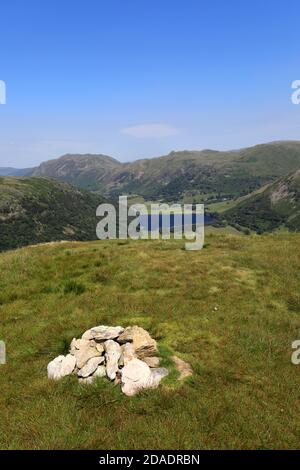 La cima cairn di High Hartsop Dodd Fell, Kirkstone pass, Lake District National Park, Cumbria, Inghilterra, Gran Bretagna High Hartsop Dodd Fell è uno dei 214 Foto Stock