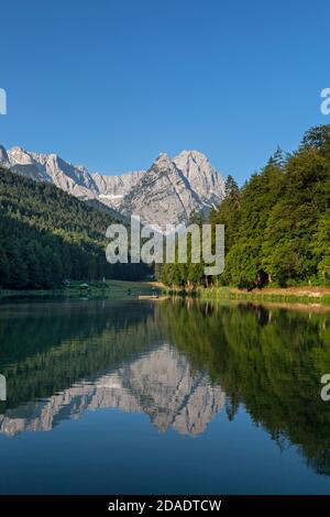 Geografia / viaggio, Germania, Baviera, Garmisch- Partenkirchen, Riessersee di fronte a Waxensteine in t, diritti aggiuntivi-clearance-Info-non-disponibile Foto Stock