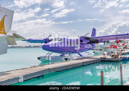 Male, Maldive – 20 febbraio 2018: TMA - Trans Maldivian Airways De Havilland Canada DHC-6-300 Twin Otter idrovolante a Male aeroporto (MLE) in Maldive Foto Stock