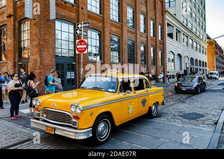 Taxi Checker Marathon prodotto dalla Checker Motors Corporation di Brooklyn. Il Checker rimane il taxi più famoso degli Stati Uniti Foto Stock