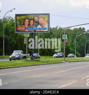 Manifesto stradale che chiede il voto per la Costituzione della Federazione russa - Mosca, Russia, 25 giugno 2020 Foto Stock