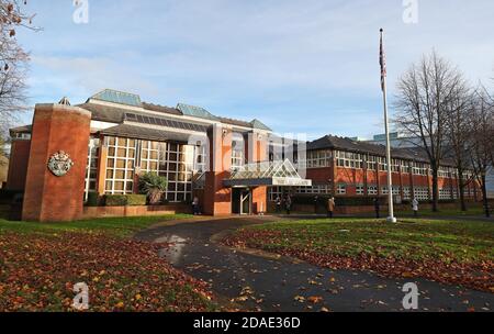 Warrington Magistrates' Court, Cheshire, prima di un'audizione nel caso dell'infermiera Lucy Letby, accusata di otto casi di omicidio e di 10 di tentato omicidio a seguito di un'indagine sulle morti infantili presso la contessa di Chester Hospital unità neonatale tra giugno 2015 e giugno 2016. Foto Stock