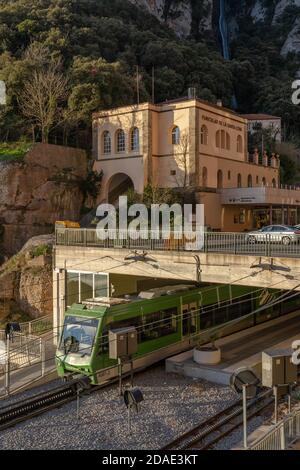 Barcellona, Spagna - Feb 23, 2020: Stazione funicolare della funivia in cima a Montserrat in inverno Foto Stock