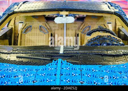 Bugatti Chiron interamente in mattoni di lego, primo piano - Russia, Mosca, 08 02 2019 Foto Stock