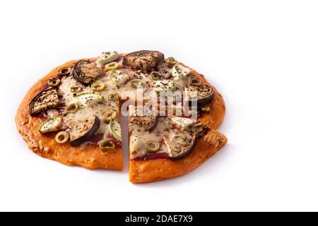 Pizza di zucca autunnale con verdure isolate su sfondo bianco Foto Stock