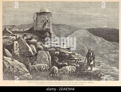 Rovine sulla cima del Monte Gerizim, sul luogo del tempio samaritano in lontananza, sulla destra, sono visibili le cime innevate del Monte Hermon. Dal libro pittoresco Palestina, Sinai, ed Egitto del colonnello Wilson, Charles William, Sir, 1836-1905. Pubblicato a New York da D. Appleton and Company nel 1881 con incisioni in acciaio e legno da disegni originali di Harry Fenn e J. D. Woodward Volume 1 Foto Stock