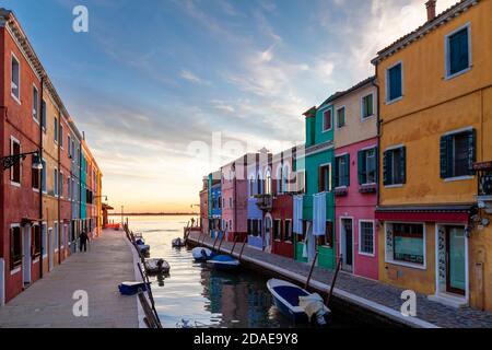 Case colorate, Isola di Burano, Venezia, Italia. Foto Stock