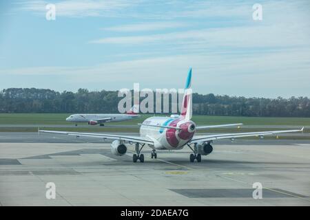 Stoccarda, Germania - 4 ottobre 2020: Aereo Eurowings Europe Airbus A320 all'aeroporto di Stoccarda in Germania. Airbus è una produzione europea di aeromobili Foto Stock