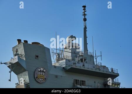 La posizione di controllo dell'aeromobile della nuova portaerei della Royal Navy HMS Prince of Wales ormeggiata a Pier Head, Liverpool Foto Stock