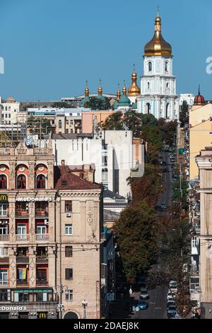 KIEV, UCRAINA - 24 agosto 2018: Vista dall'alto sulla Cattedrale di Santa Sofia in una bella giornata di sole Foto Stock