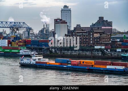 Nave container cargo sul Reno vicino a Krefeld, porto del Reno, Rheinhafen Krefeld, terminal container, fabbrica di amido di mais Cargill, NRW, Germania Foto Stock