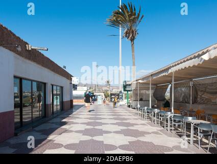 Una splendida vista dalla spiaggia di Playa del Ingles a Maspalomas, Gran Canaria, Spagna. Tempo soleggiato. Foto Stock