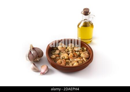 Gamberi all'aglio e ingredienti isolati su sfondo bianco Foto Stock