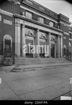 Dettaglio dell'ingresso principale alla filiale della Biblioteca pubblica di Chicago, architetto Alfred Alschuler, circa 1923-1936. Foto Stock