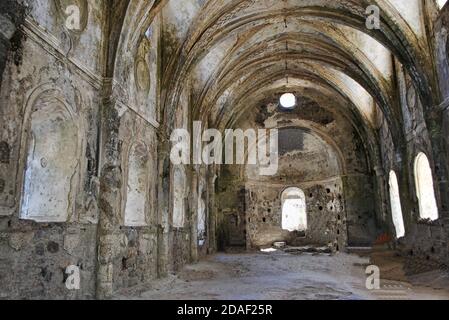 Chiesa abbandonata, Chiesa alta a Kayakoy (Karmylassos) dal 17 ° secolo, Fethiye, Turchia Foto Stock