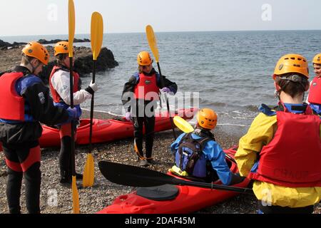 Castello di Culzean, Ayrshire, Scozia,. I giovani di un centro verso l'esterno imparano a Kayak Foto Stock