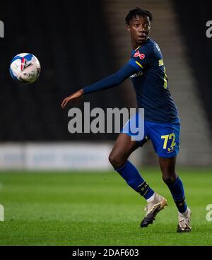 Milton Keynes, Regno Unito. 11 Nov 2020. Kgaogelo Chauke di Southampton U21 durante la partita del Trofeo EFL disputata a porte chiuse tra MK Dons e Southampton U21 allo stadio:mk, Milton Keynes, Inghilterra, il 11 novembre 2020. Foto di Andy Rowland. Credit: Prime Media Images/Alamy Live News Foto Stock