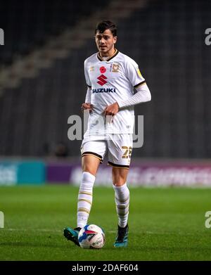 Milton Keynes, Regno Unito. 11 Nov 2020. Jack Davies di MK Dons durante la partita del Trofeo EFL disputata a porte chiuse tra MK Dons e Southampton U21 allo stadio:mk, Milton Keynes, Inghilterra, il 11 novembre 2020. Foto di Andy Rowland. Credit: Prime Media Images/Alamy Live News Foto Stock