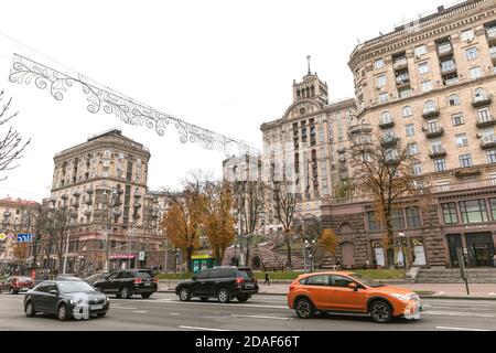 Kiev, Ucraina - 16 novembre 2019: Scena di strada a Kiev, la capitale dell'Ucraina. Khreshchatyk è la strada principale di Kiev, Ucraina Foto Stock