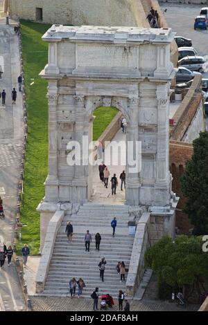 Arco Triumfale Romano di Traiano (113 d.C.) - Molo di Ancona, Marche, Italia Foto Stock