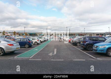 Broughton Shopping Park un parco al dettaglio a Broughton Flintshire, Galles. Inaugurato nel giugno 1999, è il più trafficato parco al dettaglio del Galles del Nord Foto Stock