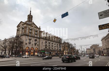 Kiev, Ucraina - 16 novembre 2019: Scena di strada a Kiev, la capitale dell'Ucraina. Khreshchatyk è la strada principale di Kiev, Ucraina Foto Stock