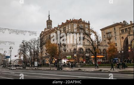 Kiev, Ucraina - 16 novembre 2019: Scena di strada a Kiev, la capitale dell'Ucraina. Khreshchatyk è la strada principale di Kiev, Ucraina Foto Stock
