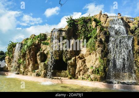 Attraverso le strade di Cadice. Vista della città spagnola sulla costa atlantica. Foto Stock